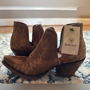 ARIAT WOMEN'S DIXON WEATHERED WESTERN BOOTIES - SNIP TOE